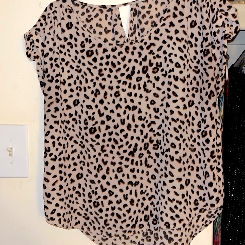 Cheetah print top - Picture 2 of 4